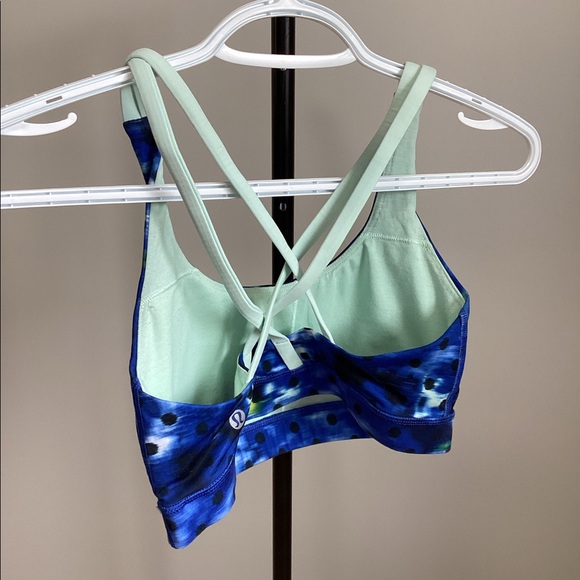 Size 6 lululemon sports bra - Picture 2 of 4